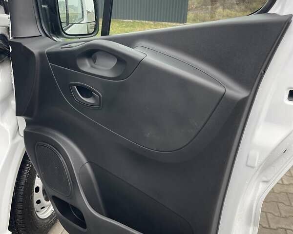 Білий Рено Трафік, об'ємом двигуна 2 л та пробігом 45 тис. км за 18900 $, фото 18 на Automoto.ua