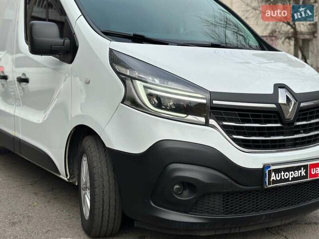 Білий Рено Трафік, об'ємом двигуна 2 л та пробігом 207 тис. км за 18100 $, фото 3 на Automoto.ua