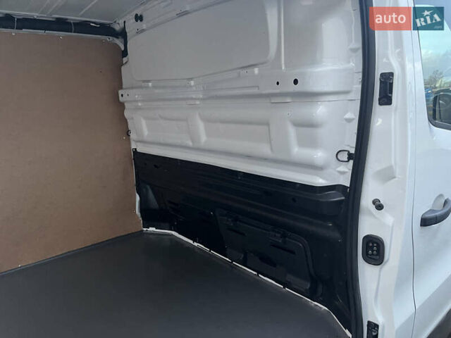 Белый Рено Трафик, объемом двигателя 2 л и пробегом 166 тыс. км за 16890 $, фото 24 на Automoto.ua