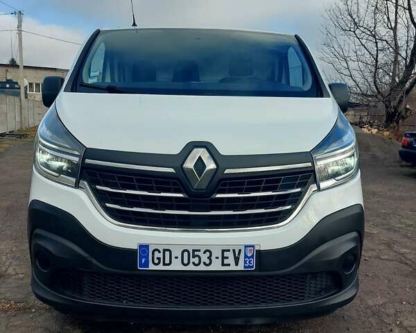 Белый Рено Трафик, объемом двигателя 2 л и пробегом 185 тыс. км за 17300 $, фото 17 на Automoto.ua