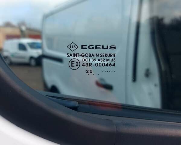 Белый Рено Трафик, объемом двигателя 2 л и пробегом 185 тыс. км за 17300 $, фото 22 на Automoto.ua