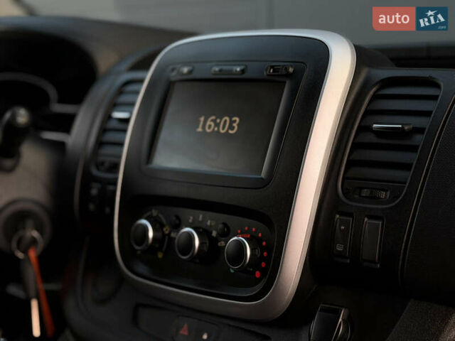 Белый Рено Трафик, объемом двигателя 2 л и пробегом 118 тыс. км за 18700 $, фото 57 на Automoto.ua