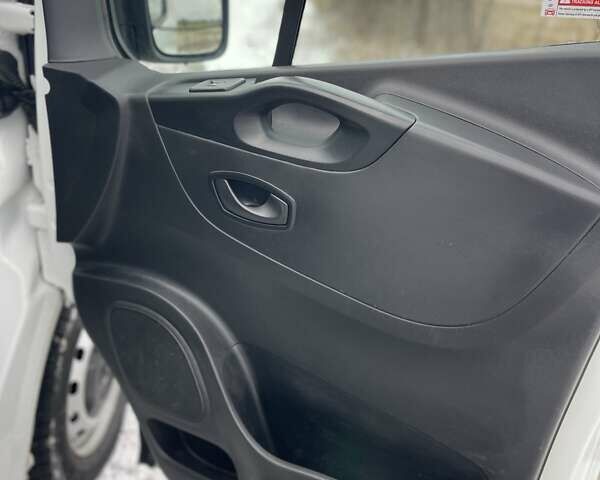 Белый Рено Трафик, объемом двигателя 2 л и пробегом 208 тыс. км за 16900 $, фото 19 на Automoto.ua