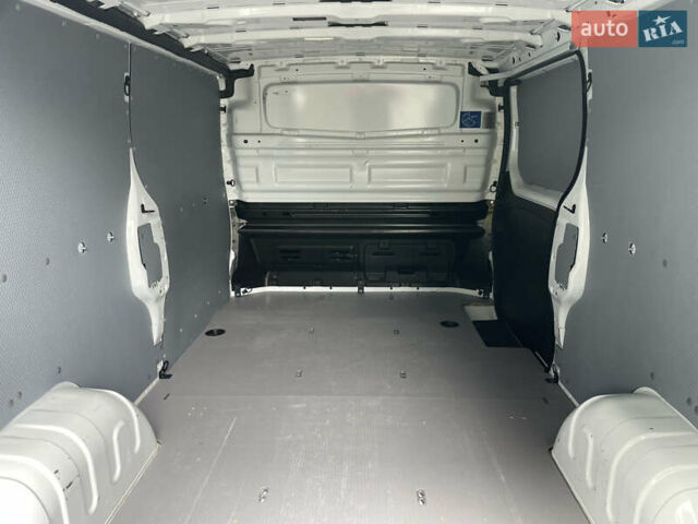 Белый Рено Трафик, объемом двигателя 2 л и пробегом 198 тыс. км за 17300 $, фото 9 на Automoto.ua