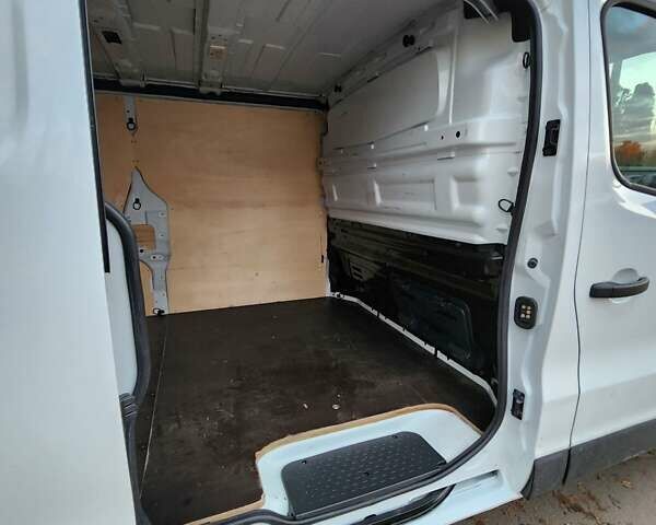 Белый Рено Трафик, объемом двигателя 2 л и пробегом 115 тыс. км за 18500 $, фото 18 на Automoto.ua