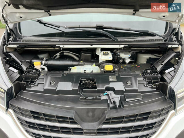 Белый Рено Трафик, объемом двигателя 2 л и пробегом 168 тыс. км за 18950 $, фото 28 на Automoto.ua