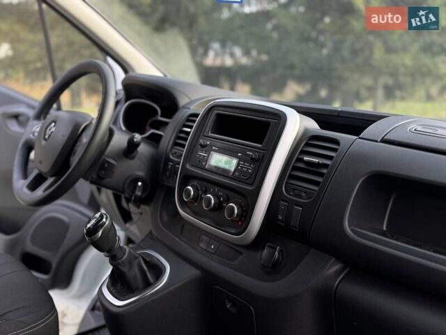 Білий Рено Трафік, об'ємом двигуна 1.6 л та пробігом 206 тис. км за 16100 $, фото 30 на Automoto.ua