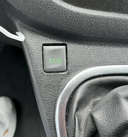 Белый Рено Трафик, объемом двигателя 2 л и пробегом 201 тыс. км за 16200 $, фото 40 на Automoto.ua