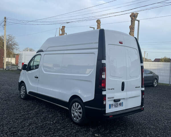 Белый Рено Трафик, объемом двигателя 2 л и пробегом 205 тыс. км за 16999 $, фото 3 на Automoto.ua