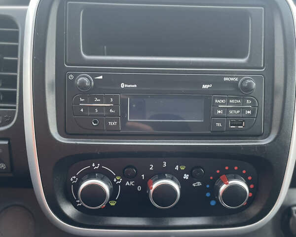 Белый Рено Трафик, объемом двигателя 2 л и пробегом 205 тыс. км за 16999 $, фото 27 на Automoto.ua