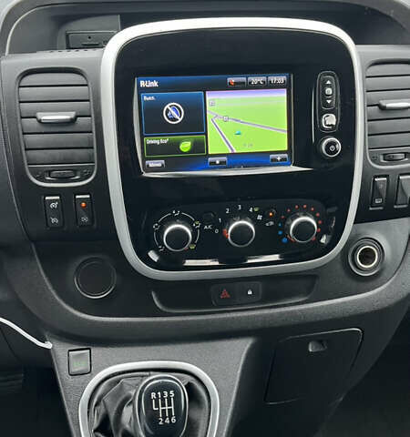 Белый Рено Трафик, объемом двигателя 2 л и пробегом 201 тыс. км за 16200 $, фото 35 на Automoto.ua