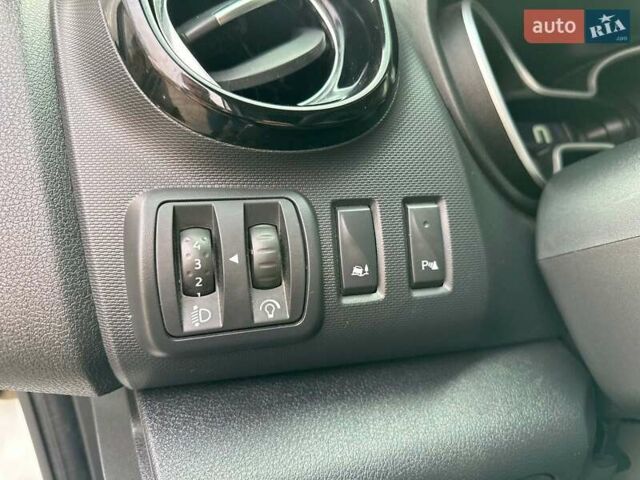 Білий Рено Трафік, об'ємом двигуна 2 л та пробігом 207 тис. км за 18100 $, фото 20 на Automoto.ua