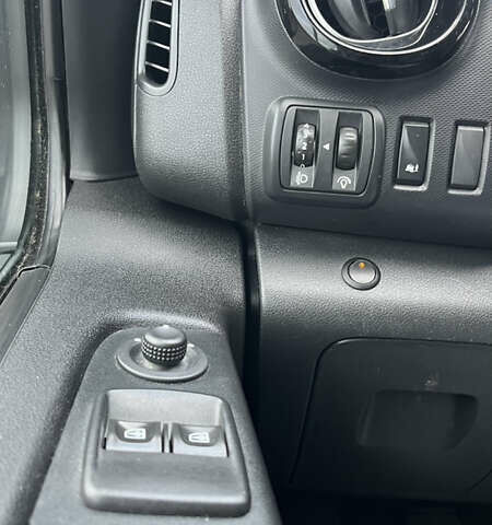 Белый Рено Трафик, объемом двигателя 2 л и пробегом 201 тыс. км за 16200 $, фото 43 на Automoto.ua