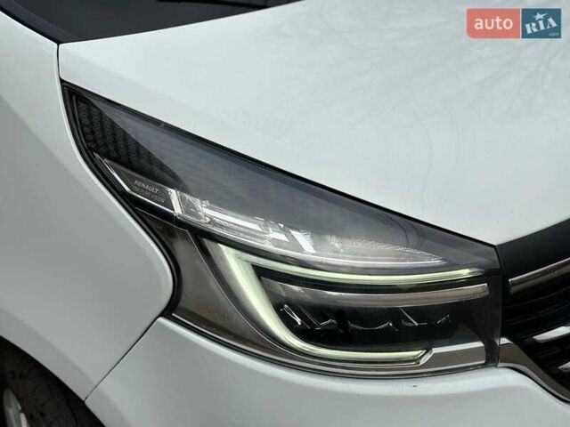 Білий Рено Трафік, об'ємом двигуна 2 л та пробігом 207 тис. км за 18100 $, фото 4 на Automoto.ua