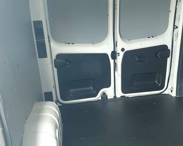 Белый Рено Трафик, объемом двигателя 2 л и пробегом 185 тыс. км за 17300 $, фото 19 на Automoto.ua