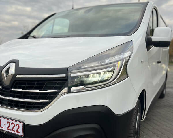 Белый Рено Трафик, объемом двигателя 2 л и пробегом 201 тыс. км за 16200 $, фото 59 на Automoto.ua