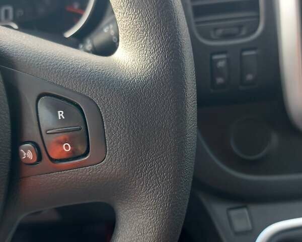 Белый Рено Трафик, объемом двигателя 2 л и пробегом 185 тыс. км за 17300 $, фото 41 на Automoto.ua