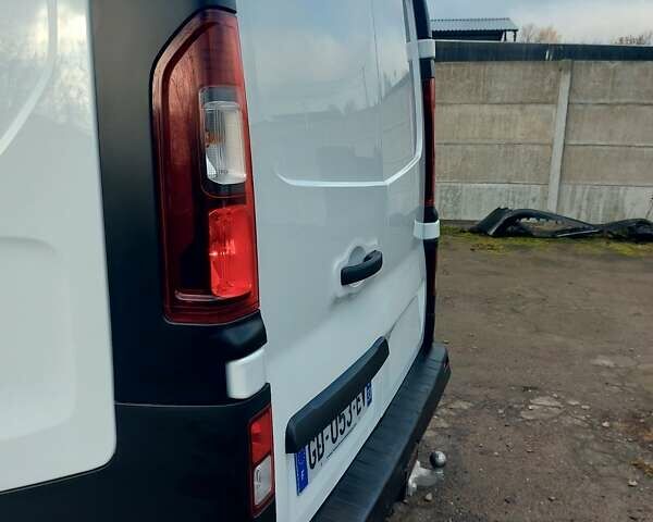 Белый Рено Трафик, объемом двигателя 2 л и пробегом 185 тыс. км за 17300 $, фото 9 на Automoto.ua