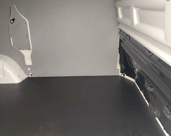 Белый Рено Трафик, объемом двигателя 2 л и пробегом 185 тыс. км за 17300 $, фото 21 на Automoto.ua