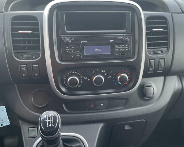 Белый Рено Трафик, объемом двигателя 2 л и пробегом 205 тыс. км за 16999 $, фото 24 на Automoto.ua