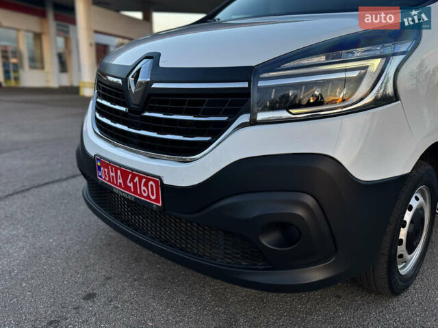 Белый Рено Трафик, объемом двигателя 2 л и пробегом 96 тыс. км за 20550 $, фото 9 на Automoto.ua