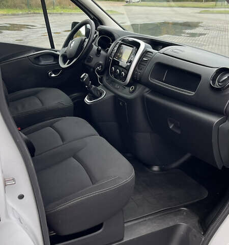 Белый Рено Трафик, объемом двигателя 2 л и пробегом 201 тыс. км за 16200 $, фото 51 на Automoto.ua