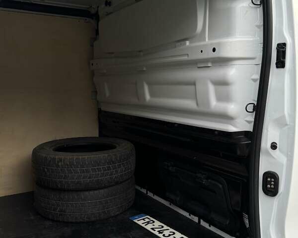 Білий Рено Трафік, об'ємом двигуна 1.6 л та пробігом 206 тис. км за 16100 $, фото 39 на Automoto.ua