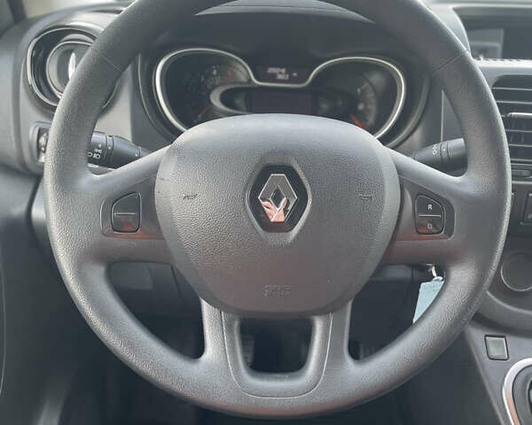 Белый Рено Трафик, объемом двигателя 2 л и пробегом 205 тыс. км за 16999 $, фото 21 на Automoto.ua