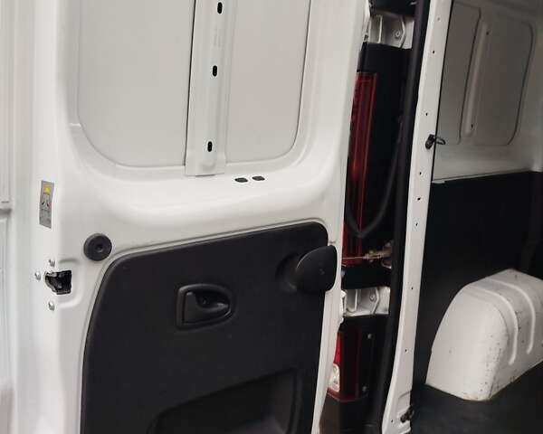 Белый Рено Трафик, объемом двигателя 0 л и пробегом 188 тыс. км за 16000 $, фото 8 на Automoto.ua