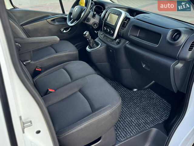 Белый Рено Трафик, объемом двигателя 2 л и пробегом 96 тыс. км за 20550 $, фото 22 на Automoto.ua