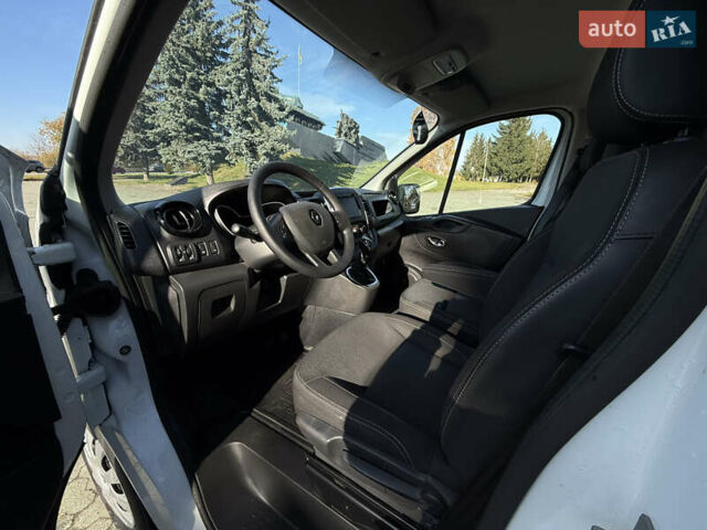 Белый Рено Трафик, объемом двигателя 2 л и пробегом 185 тыс. км за 16250 $, фото 11 на Automoto.ua