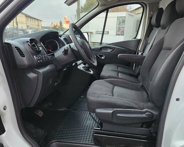 Белый Рено Трафик, объемом двигателя 2 л и пробегом 115 тыс. км за 18500 $, фото 16 на Automoto.ua