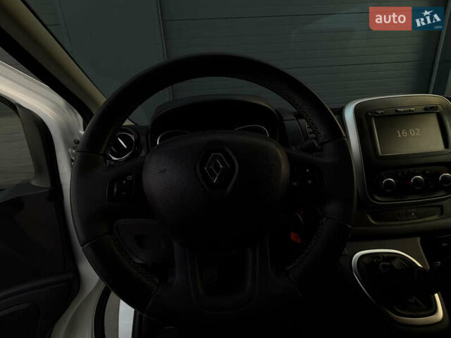 Белый Рено Трафик, объемом двигателя 2 л и пробегом 118 тыс. км за 18700 $, фото 47 на Automoto.ua