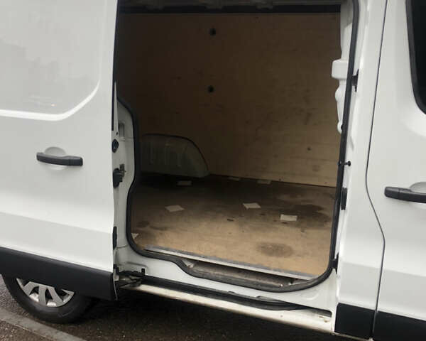 Білий Рено Трафік, об'ємом двигуна 2 л та пробігом 257 тис. км за 16800 $, фото 7 на Automoto.ua