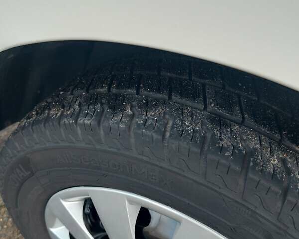 Белый Рено Трафик, объемом двигателя 2 л и пробегом 185 тыс. км за 17300 $, фото 26 на Automoto.ua