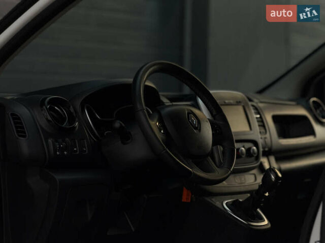 Белый Рено Трафик, объемом двигателя 2 л и пробегом 118 тыс. км за 18700 $, фото 40 на Automoto.ua