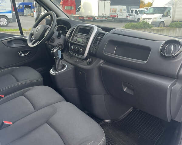 Белый Рено Трафик, объемом двигателя 2 л и пробегом 205 тыс. км за 16999 $, фото 19 на Automoto.ua