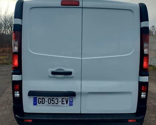 Белый Рено Трафик, объемом двигателя 2 л и пробегом 185 тыс. км за 17300 $, фото 1 на Automoto.ua