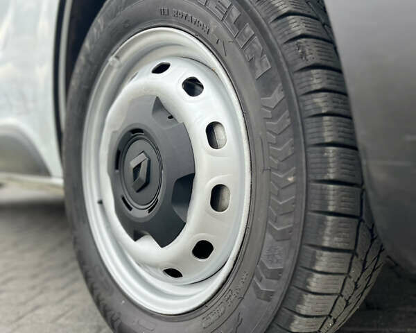 Белый Рено Трафик, объемом двигателя 2 л и пробегом 201 тыс. км за 16200 $, фото 20 на Automoto.ua