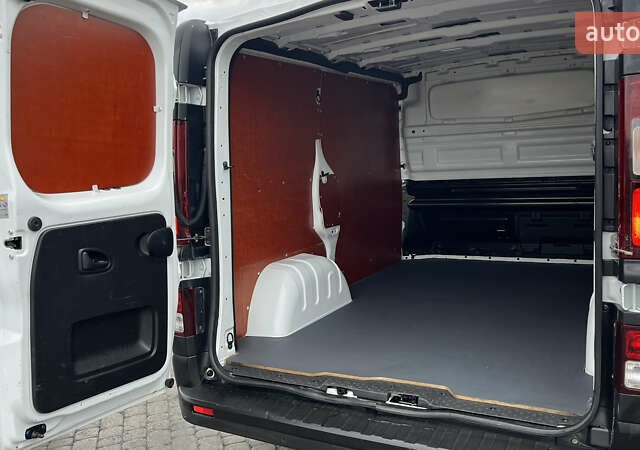 Белый Рено Трафик, объемом двигателя 2 л и пробегом 201 тыс. км за 16200 $, фото 27 на Automoto.ua