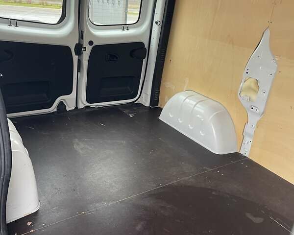 Білий Рено Трафік, об'ємом двигуна 2 л та пробігом 45 тис. км за 18900 $, фото 19 на Automoto.ua