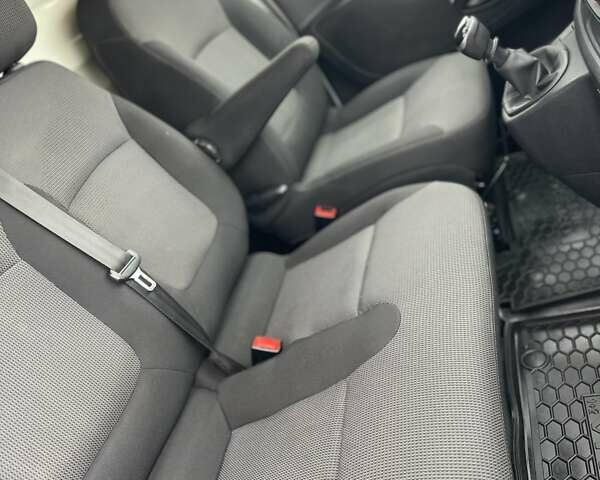 Белый Рено Трафик, объемом двигателя 2 л и пробегом 208 тыс. км за 16900 $, фото 17 на Automoto.ua