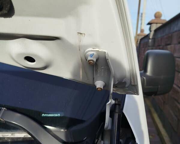 Белый Рено Трафик, объемом двигателя 0 л и пробегом 188 тыс. км за 16000 $, фото 12 на Automoto.ua