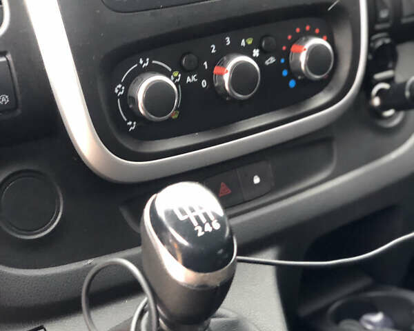 Білий Рено Трафік, об'ємом двигуна 2 л та пробігом 257 тис. км за 16800 $, фото 16 на Automoto.ua