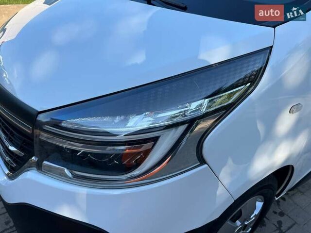 Білий Рено Трафік, об'ємом двигуна 2 л та пробігом 264 тис. км за 15900 $, фото 4 на Automoto.ua