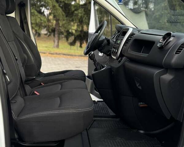 Белый Рено Трафик, объемом двигателя 1.6 л и пробегом 206 тыс. км за 16700 $, фото 29 на Automoto.ua