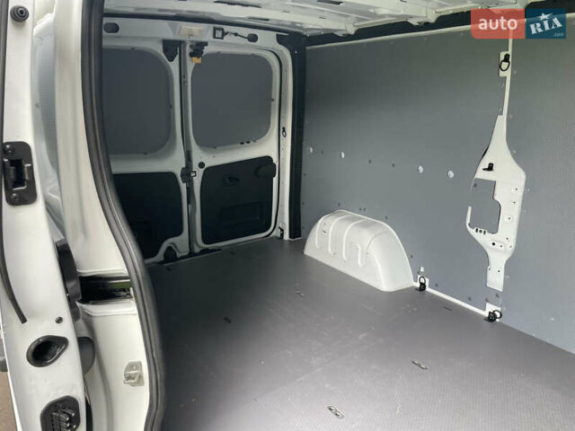 Білий Рено Трафік, об'ємом двигуна 2 л та пробігом 198 тис. км за 16990 $, фото 11 на Automoto.ua