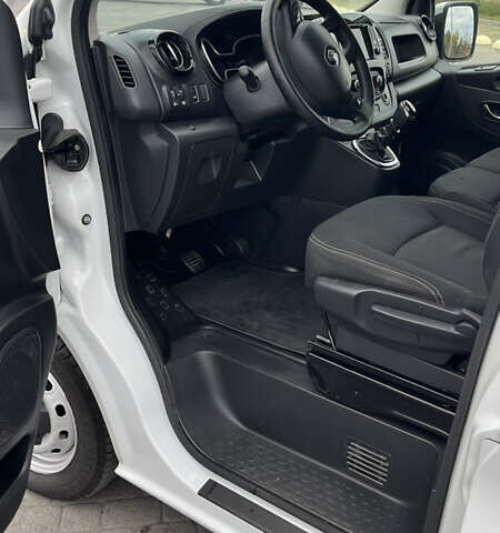 Белый Рено Трафик, объемом двигателя 2 л и пробегом 201 тыс. км за 16200 $, фото 30 на Automoto.ua