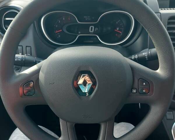 Белый Рено Трафик, объемом двигателя 2 л и пробегом 185 тыс. км за 17300 $, фото 38 на Automoto.ua