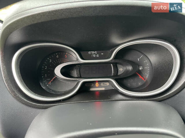 Белый Рено Трафик, объемом двигателя 2 л и пробегом 198 тыс. км за 17300 $, фото 14 на Automoto.ua